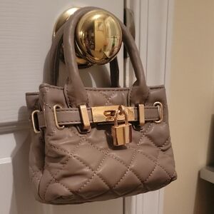 Badgley Mischka Elegant Quilted Tan Handbag.